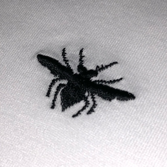 Christian Dior 🐝
T-SHIRT WITH BEE EMBROIDERY - Picture 8 of 15